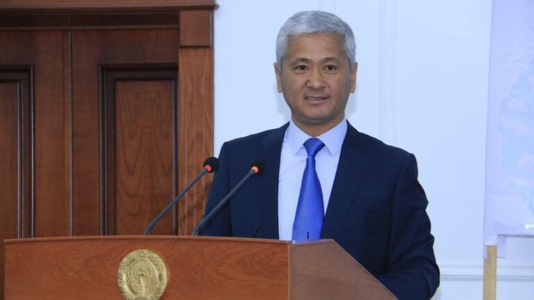 Экс-хоким Шараф-Рашидовского района получил 11 лет тюрьмы за взятку