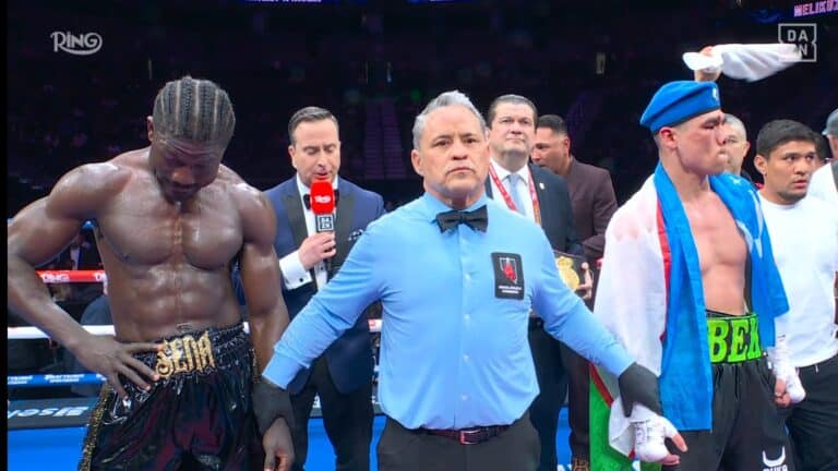 Бектемир Меликузиев удосрочил Сену Агбеко в седьмом раунде