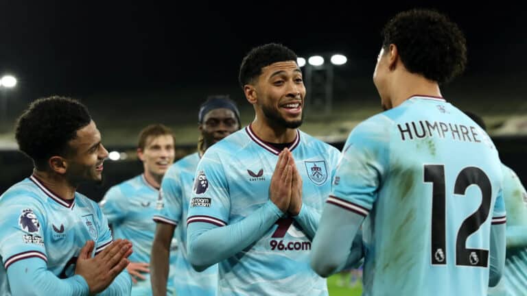 Дождь, камбэк и автогол: Кристал Пэлас уступил Бернли