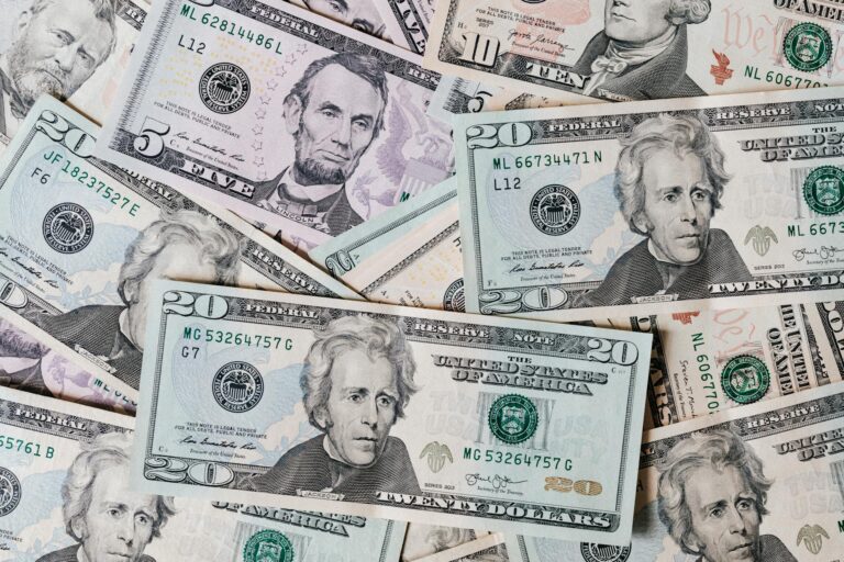 Курс доллара на 27 февраля в банках Узбекистана