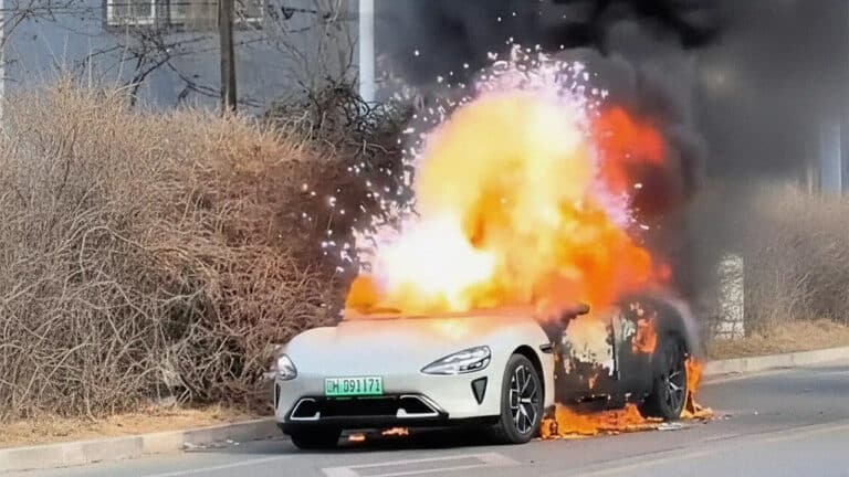 Xiaomi SU7 elektromobilida yuz bergan yong‘in bo‘yicha rasmiy izoh berildi