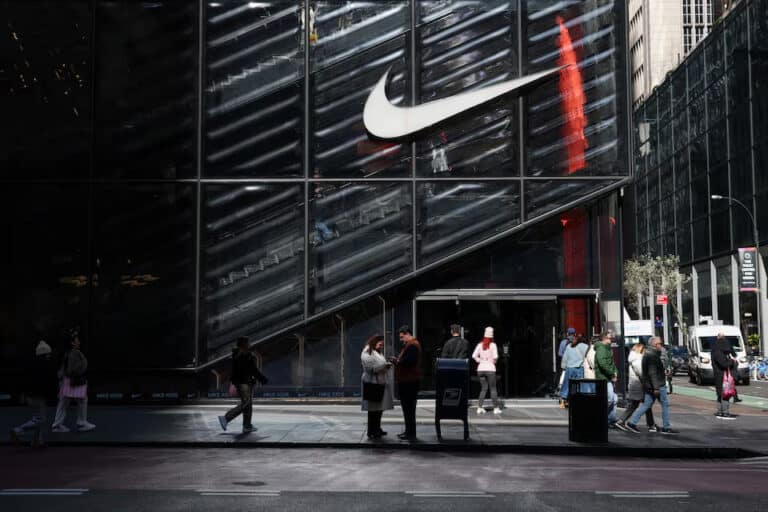 Nike oq tanli xodimlarni kamsitishda gumonlanib tergov qilinmoqda