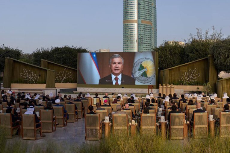 Mirziyoyev Ozarbayjon prezidenti va Armaniston bosh vazirini xalqaro mukofot bilan tabrikladi