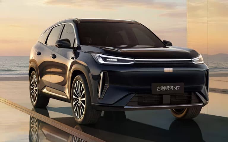 Geely Galaxy M7 avtomobili namoyish etildi