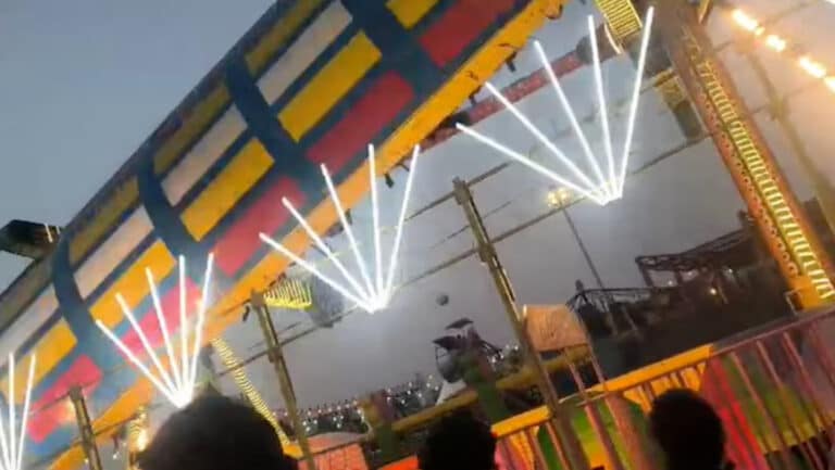 Обрушение аттракциона в Индии унесло жизни офицера полиции