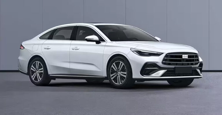 Benzin o‘rniga metanolda ishlaydigan yangi Geely gibrid sedani taqdim etildi