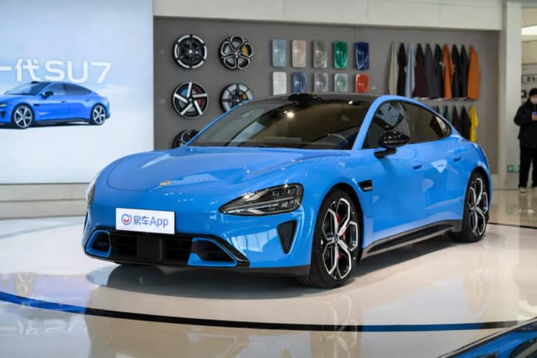 Yangi Xiaomi SU7 avtomobili 902 km yurish masofasiga ega bo‘ladi