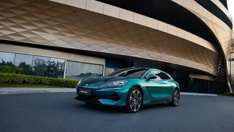 BYD Denza Z9 elektromobili qanday imkoniyatlar bilan chiqadi