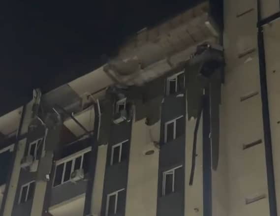 Andijonda ko‘p qavatli uyda gaz chaqnashi oqibatida ikki kishi jarohatlandi — video