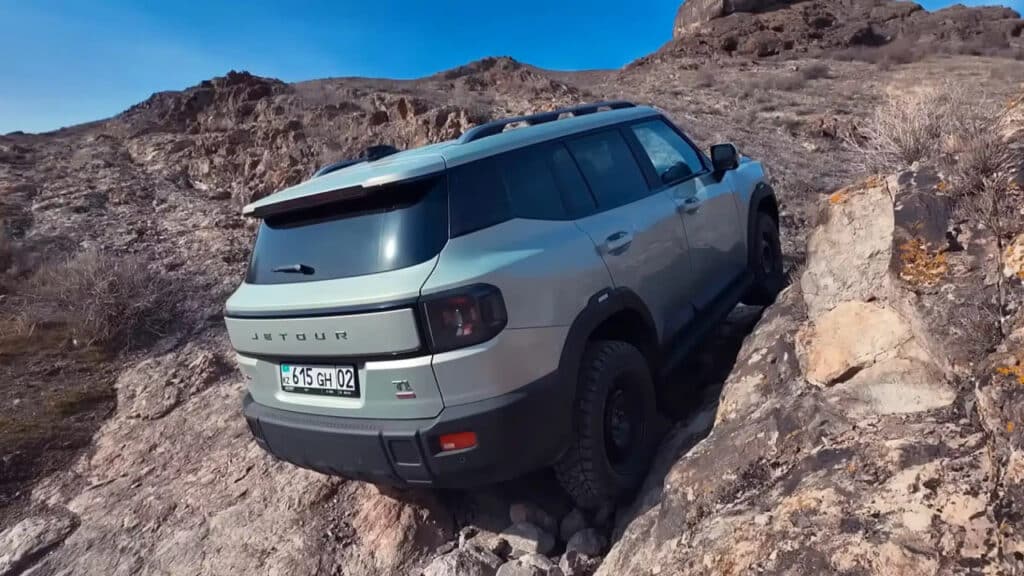 Jetour T1 avtomobili ekstrimal sinovdan o‘tdi