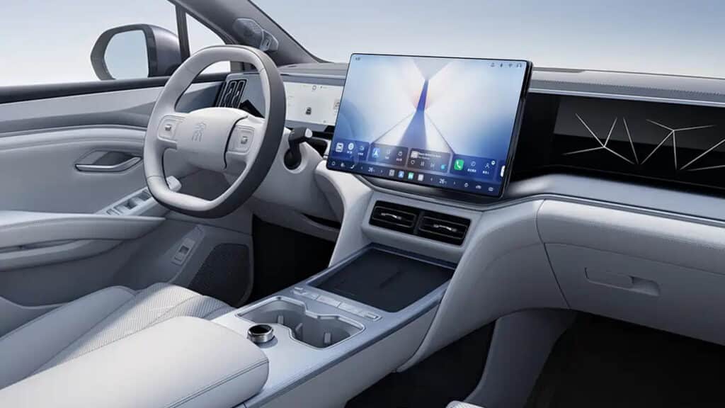 BYD Song Ultra EV ichki qismi rasman namoyish etildi