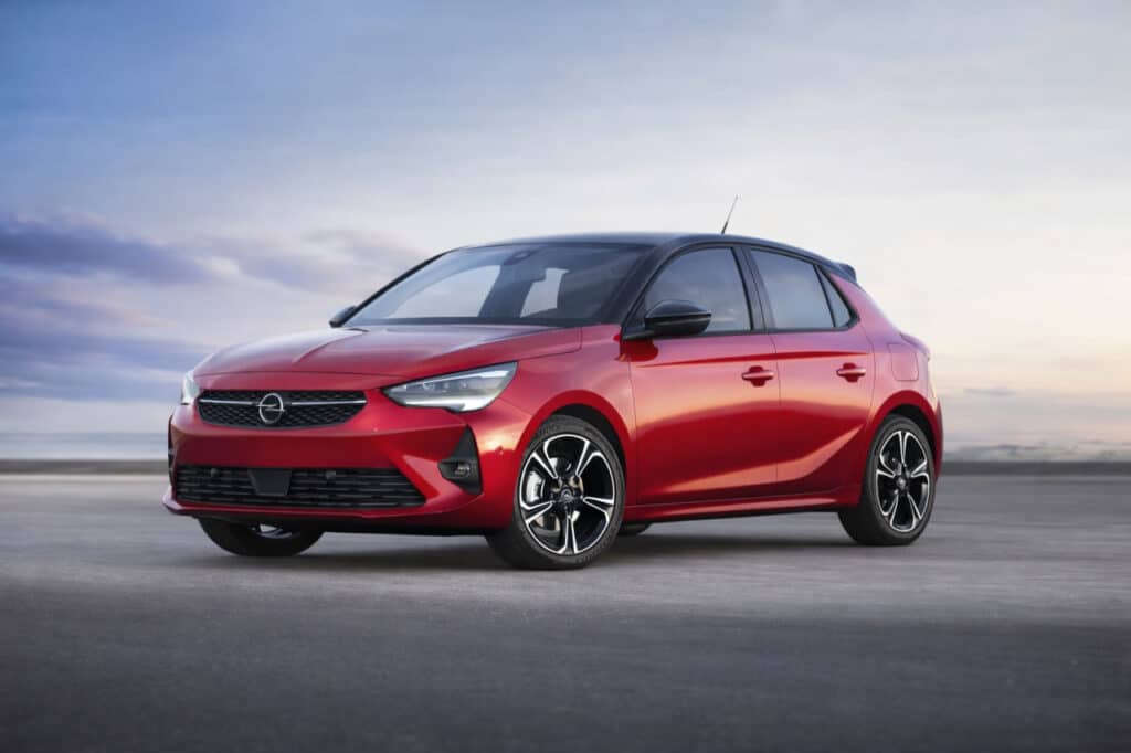 Opel 900 mingdan ortiq avtomobillarni nega chaqirib olmoqda