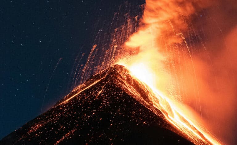 Kolumbiyada kuchli loy vulqoni otildi