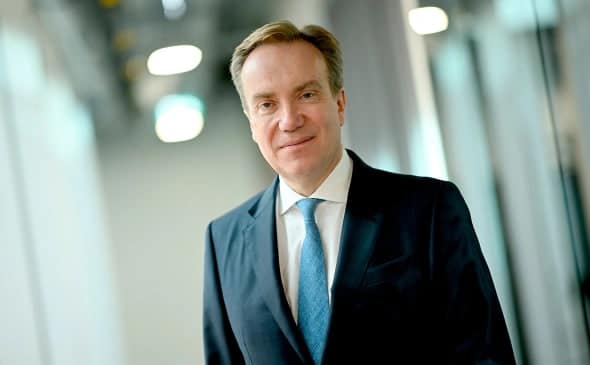 Epshteyn hujjatlarida tilga olingan Jahon iqtisodiy forumi rahbari iste’foga chiqdi