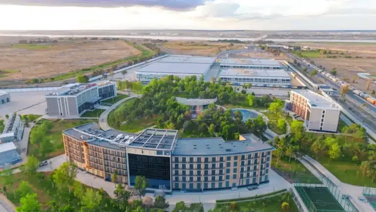 Торговый центр в Термезе расширят до 1 тыс. га из-за наплыва афганцев