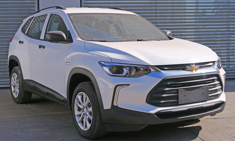 Сколько стоит Chevrolet Tracker в Узбекистане и России