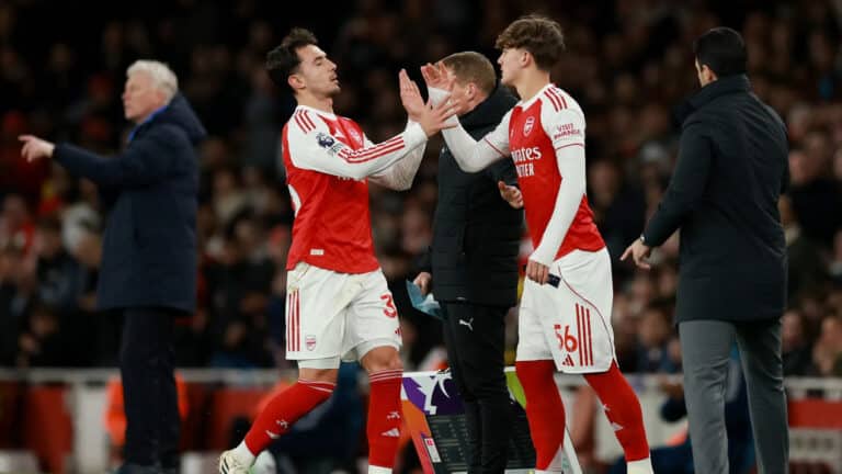 Два гола в концовке: Арсенал сломил Эвертон