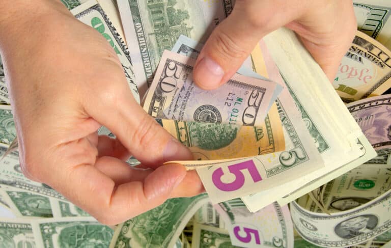 Поток денег из Европы и Турции в Узбекистан резко вырос — до $3,4 млрд