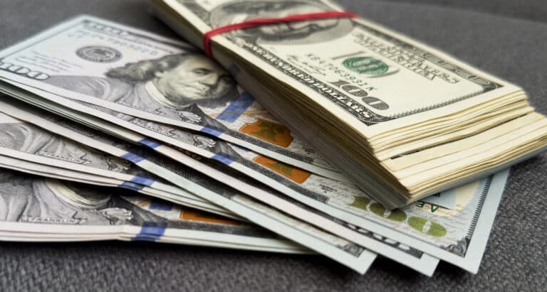 31-mart kuni xorijiy valyutalarni qaysi banklarda qulay narxda almashtirish mumkin