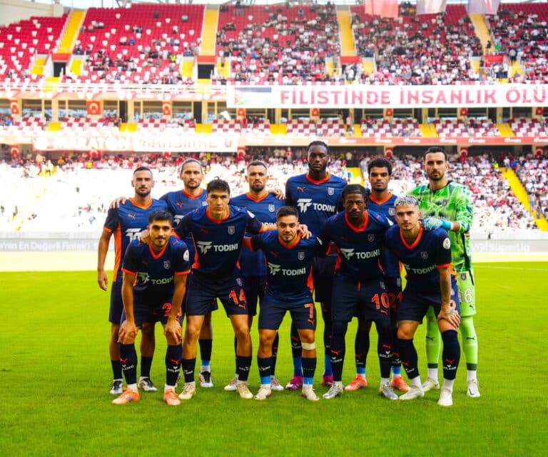 Шомуродов и Файзуллаев выйдут в старте Истанбул Башакшехира против Трабзонспора