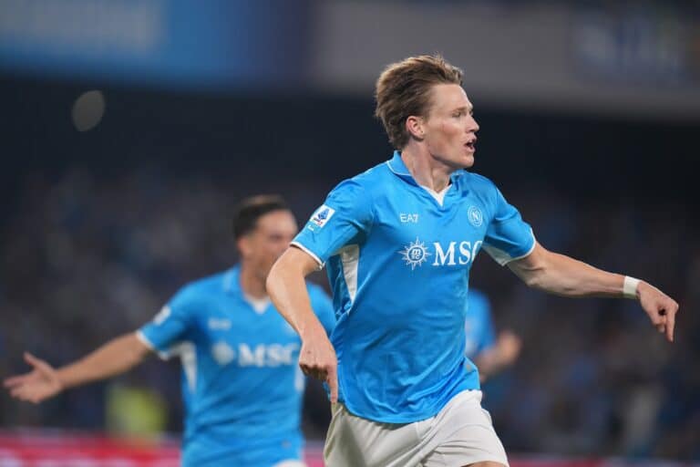 Наполи дожал Кальяри на выезде и удержал минимальное преимущество