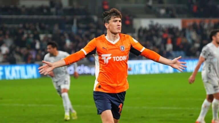 Шомуродов и Файзуллаев помогли Башакшехиру вырвать победу у Гёзтепе