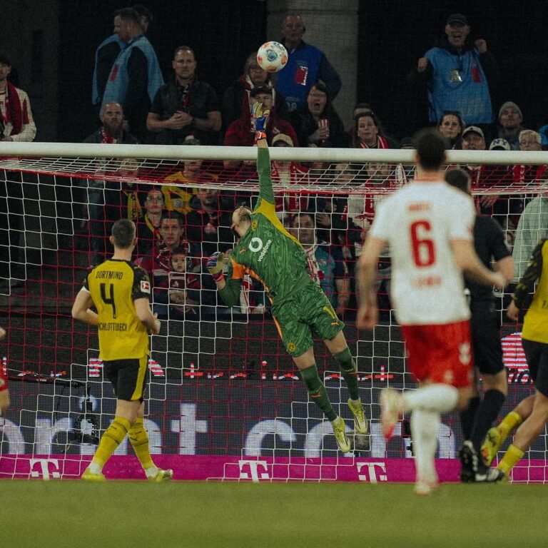 Боруссия Дортмунд минимально победила Кёльн, удаление хозяев изменило ход матча