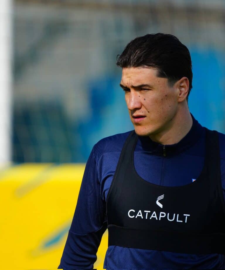 Шомуродов в старте Истанбул Башакшехира на матч с Галатасараем, Файзуллаев вне заявки