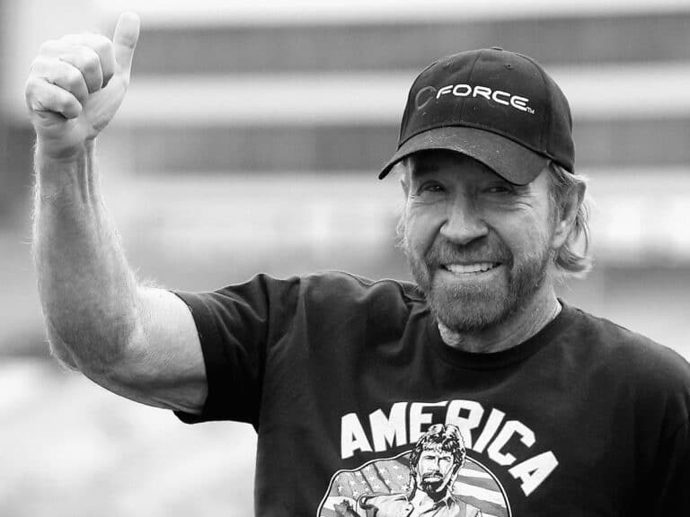 В США на 87-м году жизни скончался актер Чак Норрис