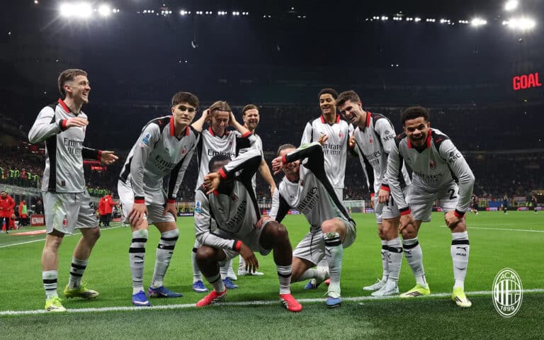 Милан вырвал победу у Торино после ВАР и нервной концовки