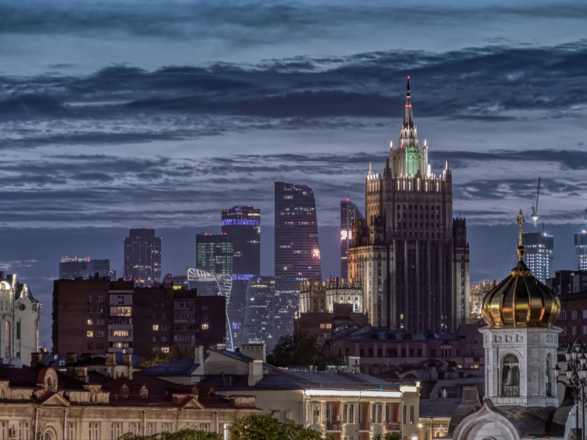 56 млн сумов в месяц: названы топ регионов России по уровню зарплат для узбекистанцев