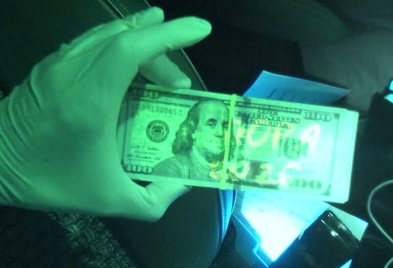 Toshkent viloyati prokuraturasi xodimi 9 ming dollar pora bilan qo‘lga tushdi