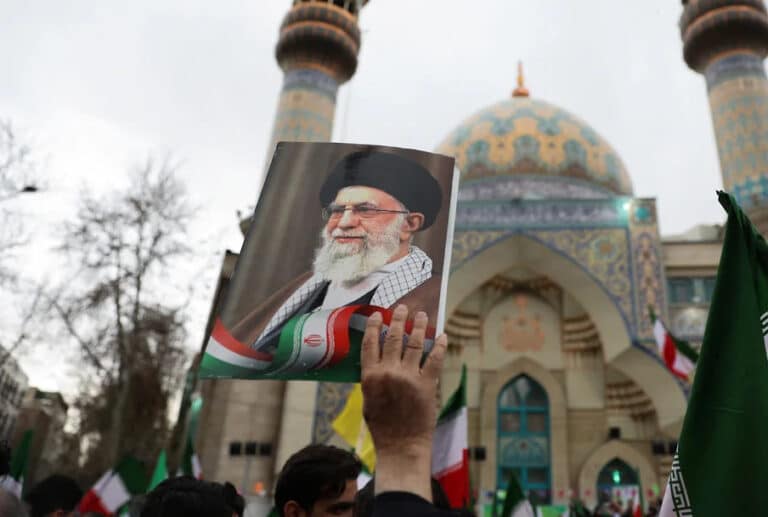 Eron Oliy rahbari vafotidan so‘ng davlatni kim boshqarishi ma’lum bo‘ldi