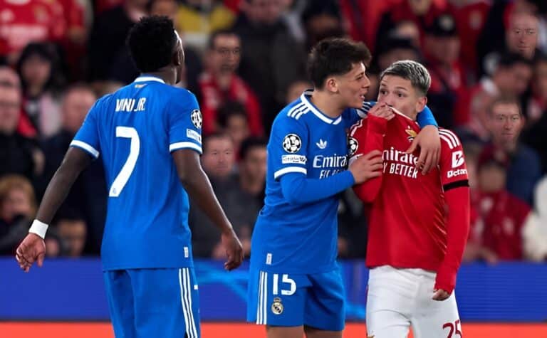 Инфантино предложил удалять футболистов за прикрытый рот во время ссор