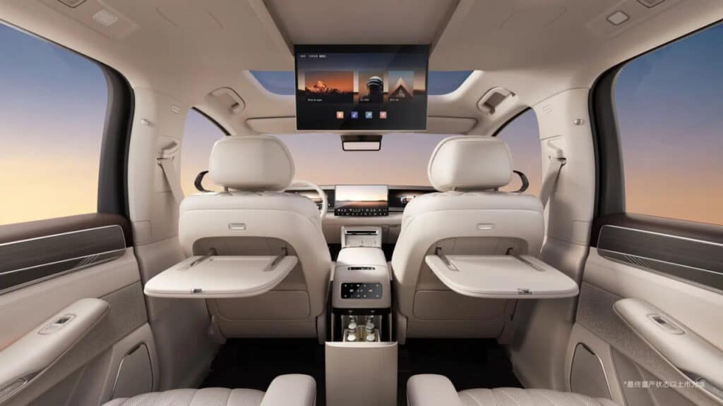 BYD Great Tang elektromobili namoyish etildi