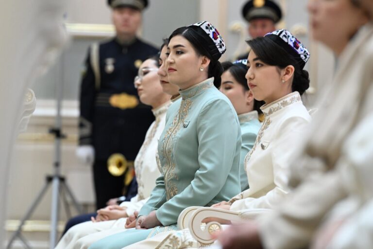 В вузах число госгрантов для нуждающихся узбекистанок увеличат до 4 тыс.