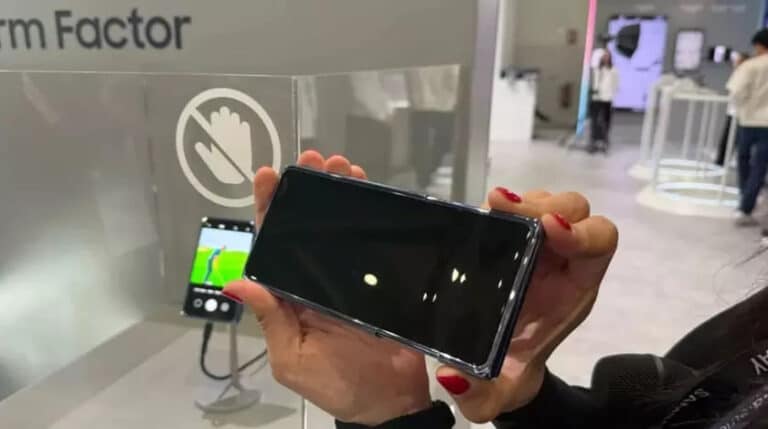 Samsung cho‘ziluvchan ekranli yangi smartfonni namoyish etdi