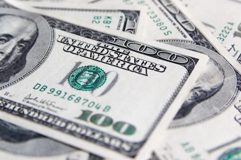 Dollar hafta davomida qanday o‘zgarish ko‘rsatdi