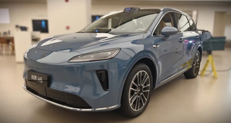 Yangi taqdim etilgan Saic H5 avtomobili test-drayv qilindi — sharh