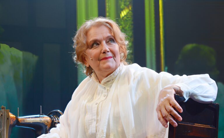 Лукашенко поздравил Ирину Алферову с 75-летием