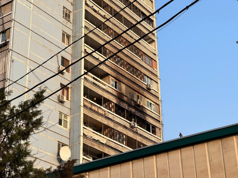 Пожар в Мирзо-Улугбекском районе Ташкента: загорелась «московская» высотка
