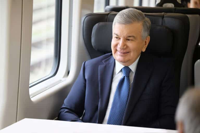 Prezident yangi “Jaloliddin Manguberdi” poyezdida Narpayga bordi — foto