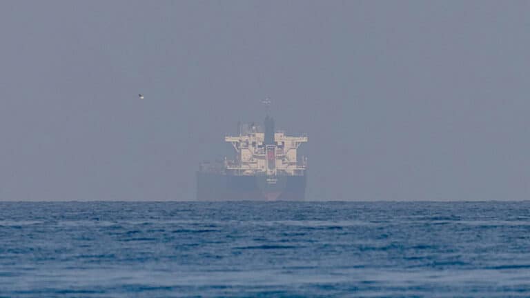 Eron Hormuz bo‘g‘ozida ayrim kemalardan 2 mln dollardan olmoqda