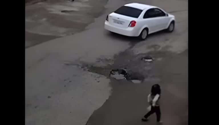 В Самарканде подросток сбил ребенка и скрылся с места аварии