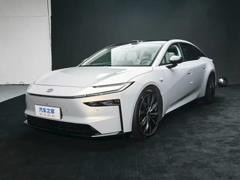 Chevrolet Tracker narxidagi Toyota bZ7 elektromobili taqdim etildi