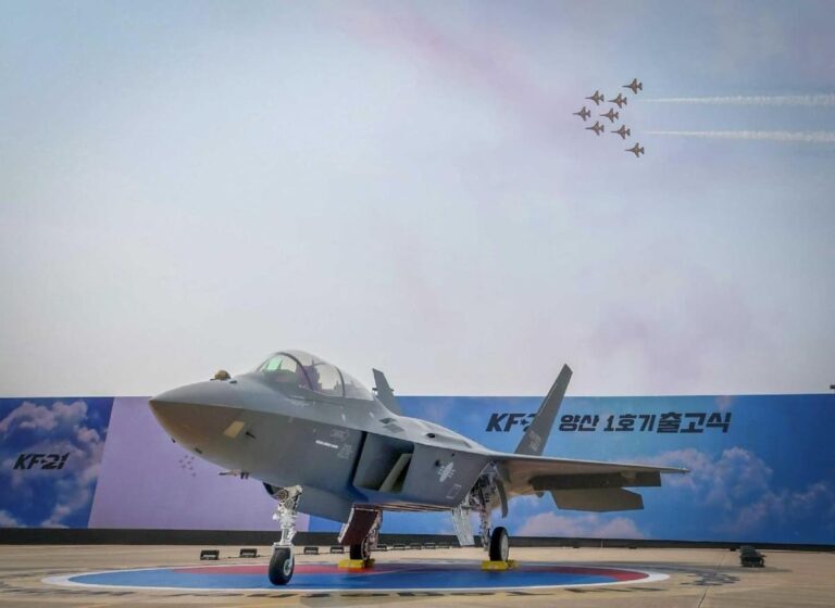 Janubiy Koreya ilk seriyali qiruvchi samolyotini namoyish etdi