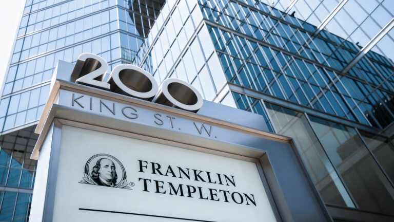 BlackRock and Franklin Templeton Anchor UzNIF IPO with $300 Mln Backing