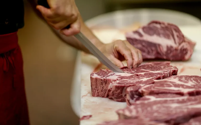 Мясо под угрозой: как Узбекистан покупает российский скот на фоне вспышек болезней