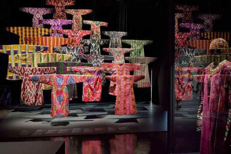 Uzbek Chapan: How Traditional Central Asian Coat Wove Its Way Into Modern Wardrobe