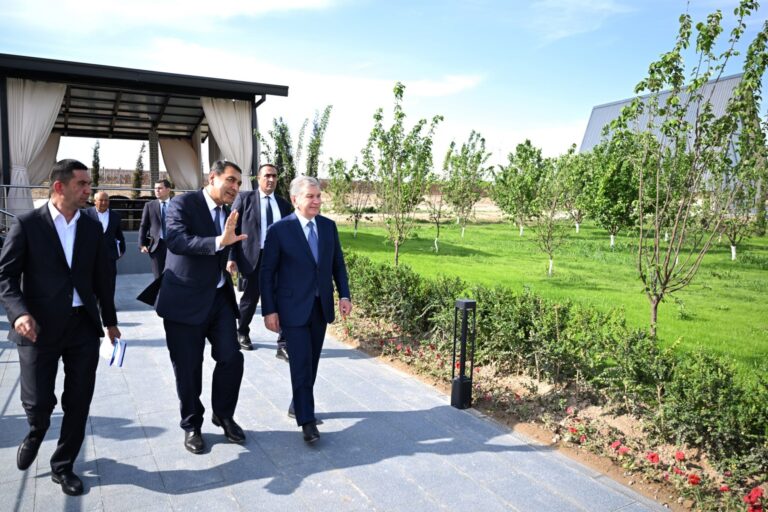 Шавкат Мирзиёев осмотрел туркомплекс в Кувинском районе за 635 млрд сумов